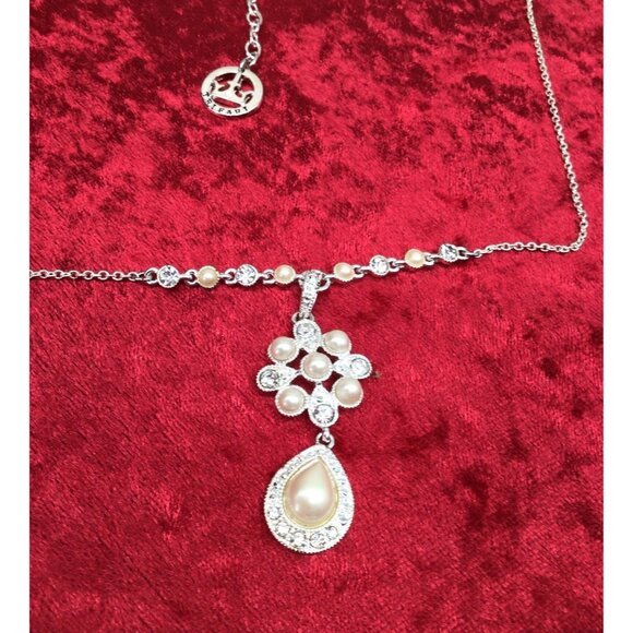 Crown Trifari Cream Faux Pearl with Rhinestone Accents 15" Silver Tone Metal Nec - Picture 1 of 4